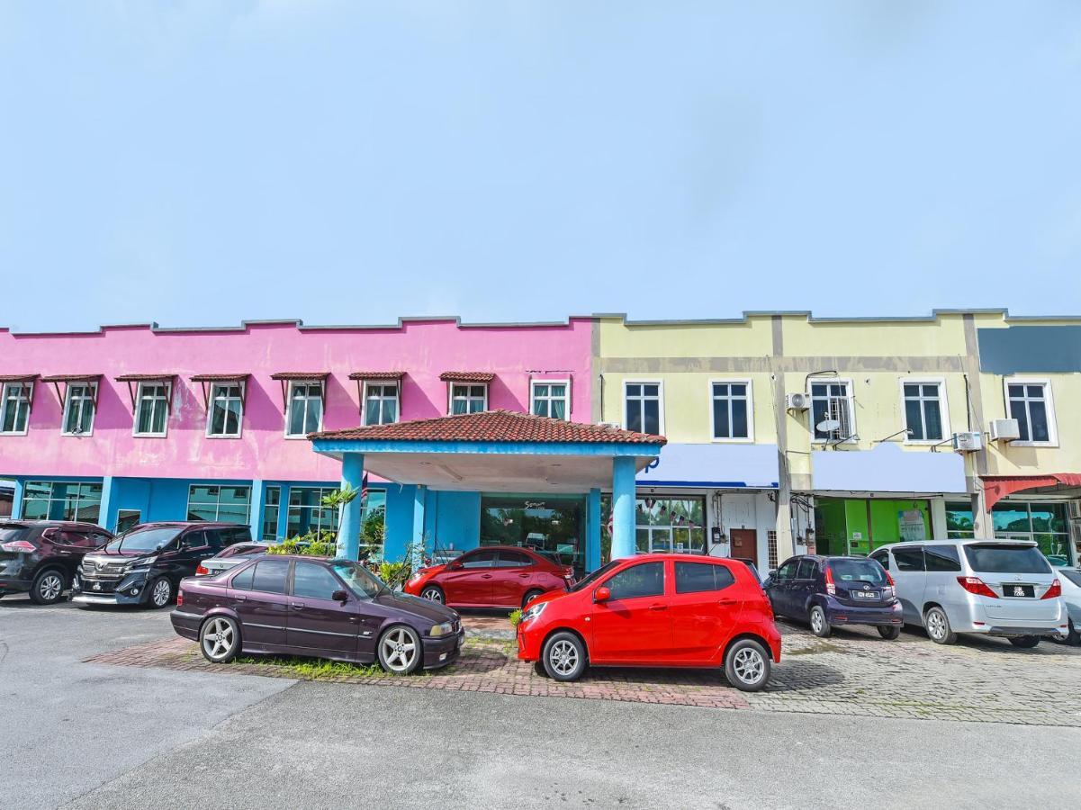 Oyo 275 Senyum Inn Pantai Cenang  Kültér fotó