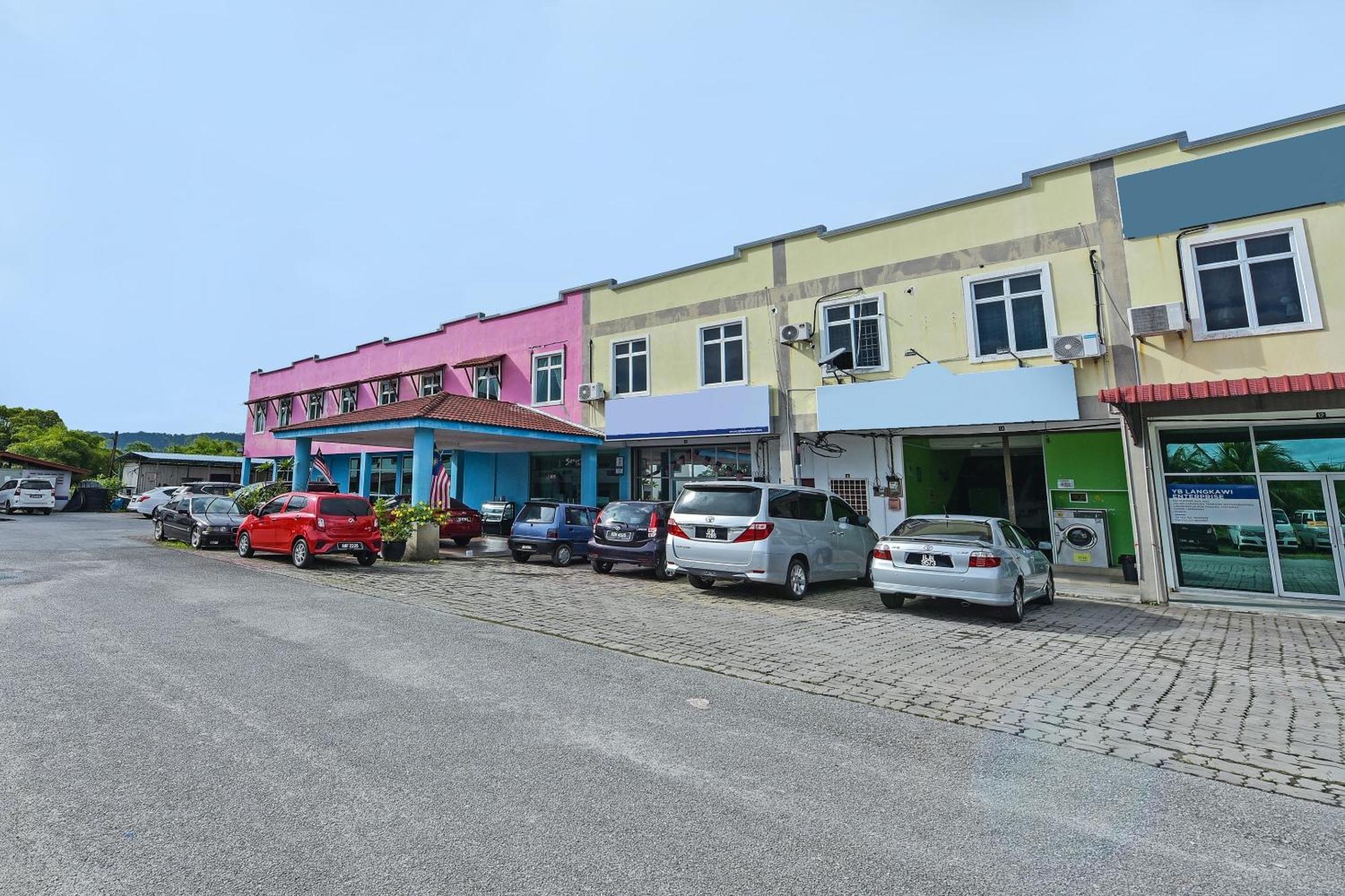 Oyo 275 Senyum Inn Pantai Cenang  Kültér fotó